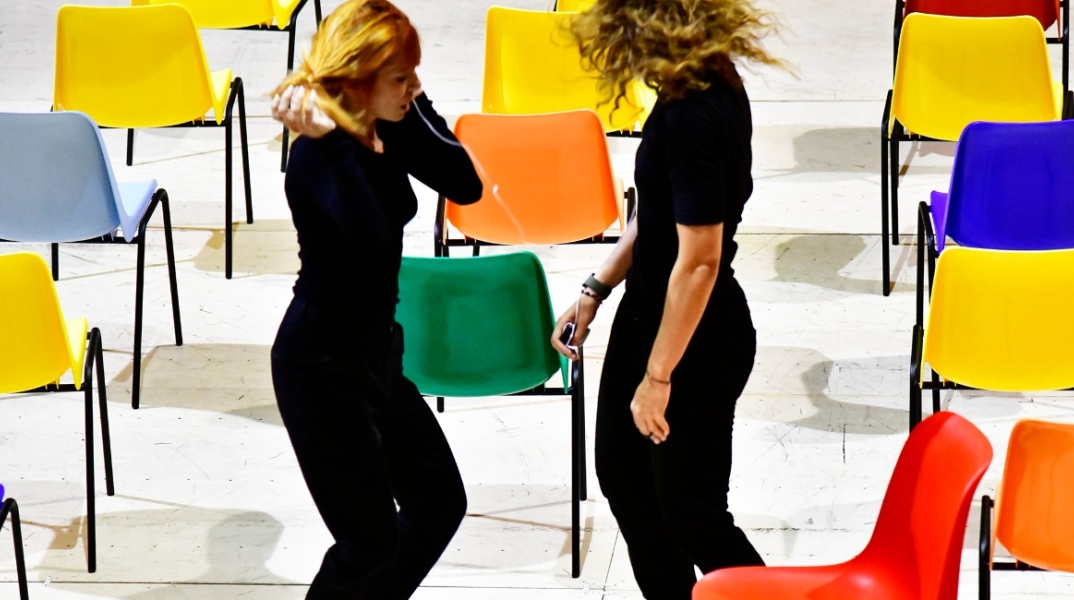 "2 αδελφές, Μυρτώ και Γιούλικα"