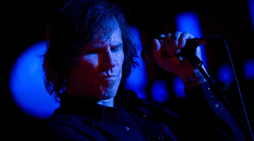 O Mark Lanegan κατά τη διάρκεια συναυλίας