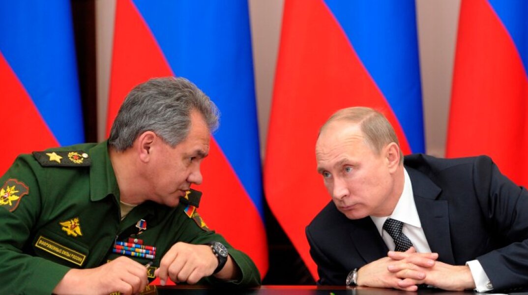 Βλαντίμιρ Πούτιν και Σοιγκού © EPA/PETER KLAUNZER   