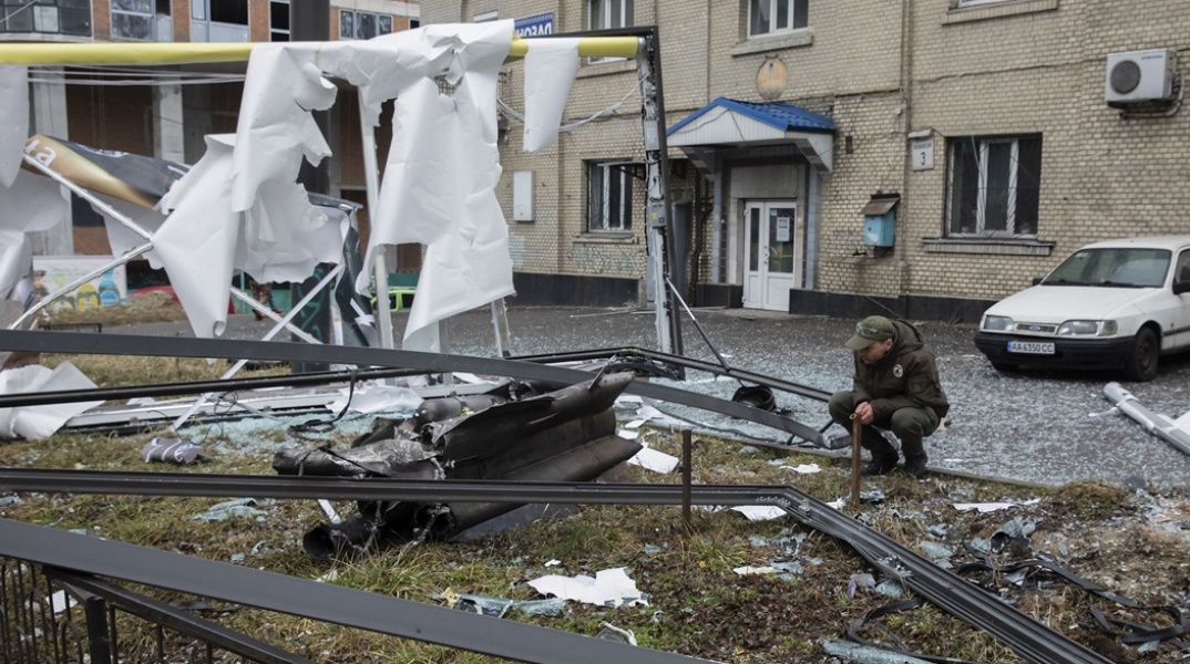 Καταστροφές μετά τον βομβαρδισμό περιοχών στην Ουκρανία από τον ρωσικό στρατό