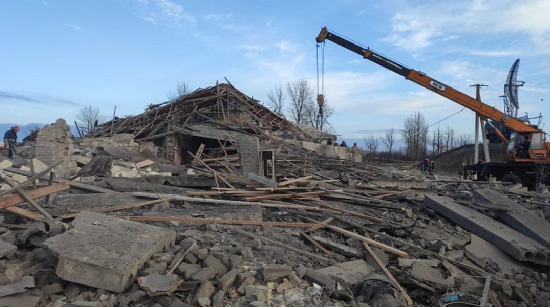 Πόλεμος στην Ουκρανία: Συντρίμμια ουκρανικού φυλακίου που βομβαρδίστηκε από τις ρωσικές δυνάμεις - 