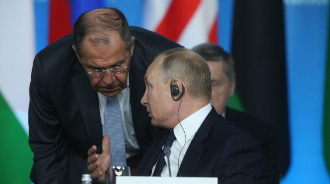 Βλαντιμίρ Πούτιν και Σεργκέι Λαβρόφ © EPA Pool