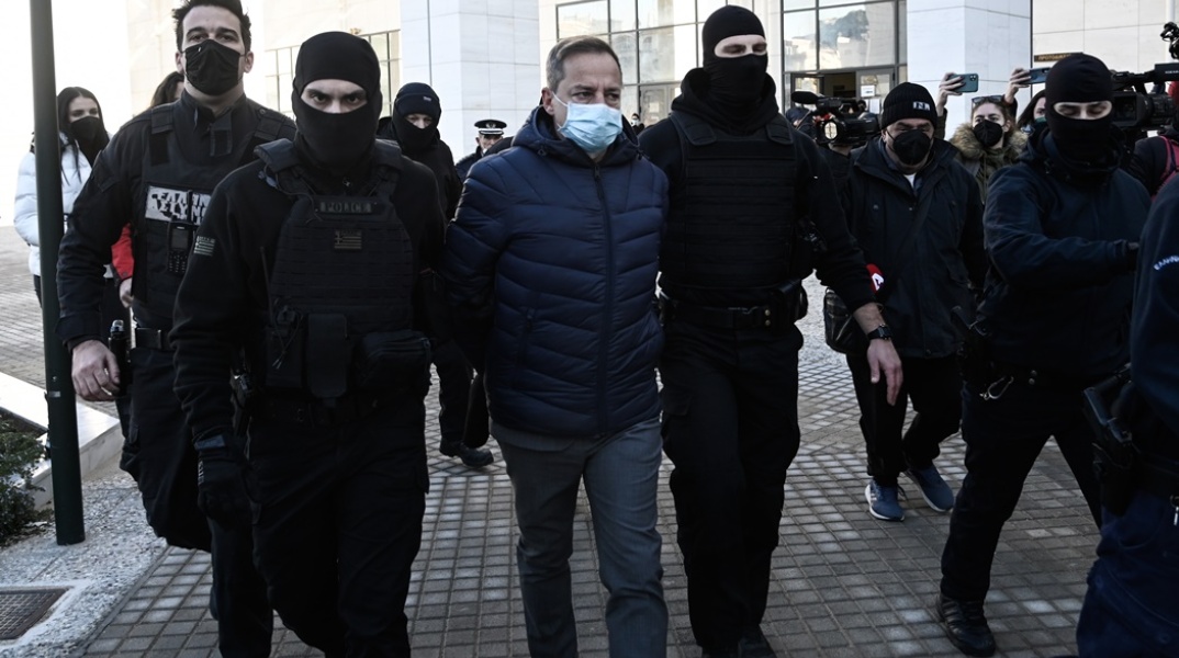 Φωτογραφίες από την άφιξη τού Δημήτρη Λιγνάδη στο δικαστήριο