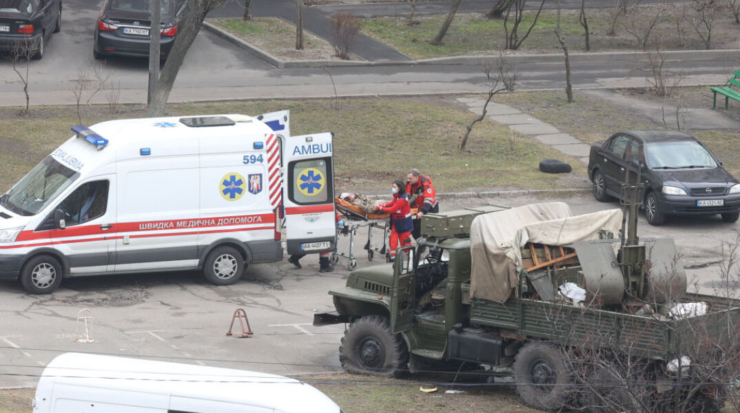 Ουκρανία: Εκρήξεις, πυρά και μάχες στο Κίεβο – Στα καταφύγια οι πολίτες