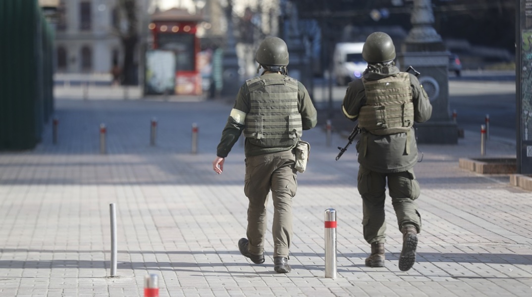 Πόλεμος στην Ουκρανία: Ουκρανοί στρατιώτες στους δρόμους του Κιέβου