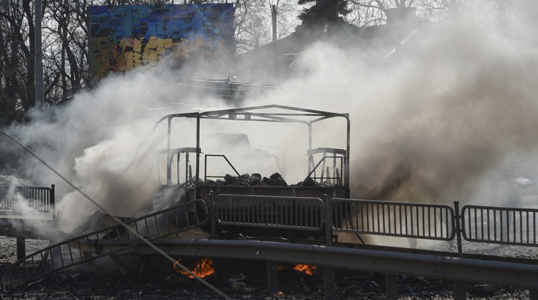 Πόλεμος στην Ουκρανία: Εστία φωτιάς μετά από βομβαρδισμό από ρωσικές δυνάμεις στο Κίεβο