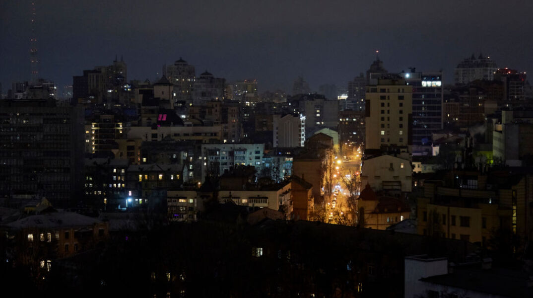 Επίθεση σε όλα τα μέτωπα ετοιμάζει η Ρωσία-Απαγόρευση κυκλοφορίας στο Κίεβο