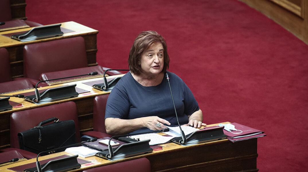 Η Μαριέττα Γιαννάκου στη Βουλή