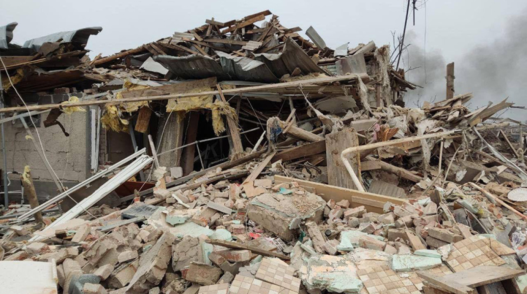  Εξαιτίας των βομβαρδιστών από ρωσικές δυνάμεις στην ευρύτερη περιοχή της Μαριούπολης, 10 Έλληνες Ομογενείς έχασαν το Σάββατο τη ζωή τους.