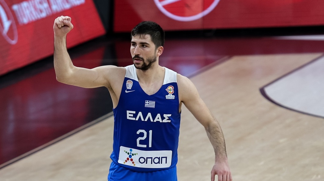 Κορυφαίος της αναμέτρησης στην Πόλη ήταν ο Δημήτρης Αγραβάνης