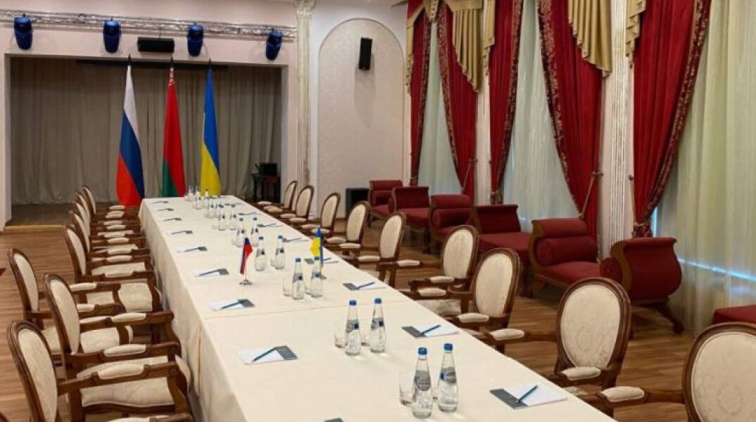 Η πρώτη φωτογραφία από το τραπέζι των διαπραγματεύσεων μεταξύ Ρωσίας και Ουκρανίας 