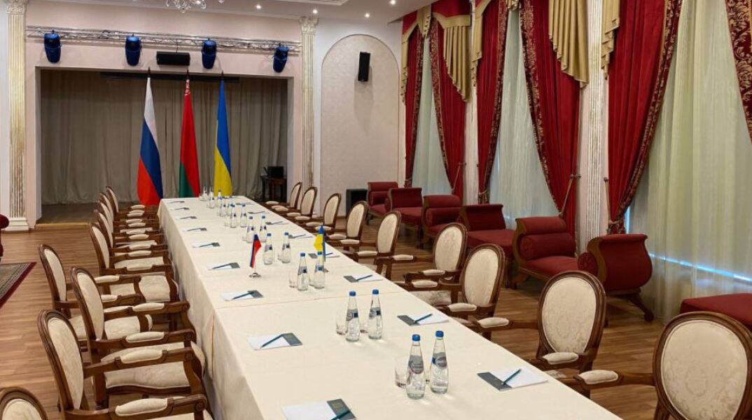 Η πρώτη φωτογραφία από το τραπέζι των διαπραγματεύσεων μεταξύ Ρωσίας και Ουκρανίας