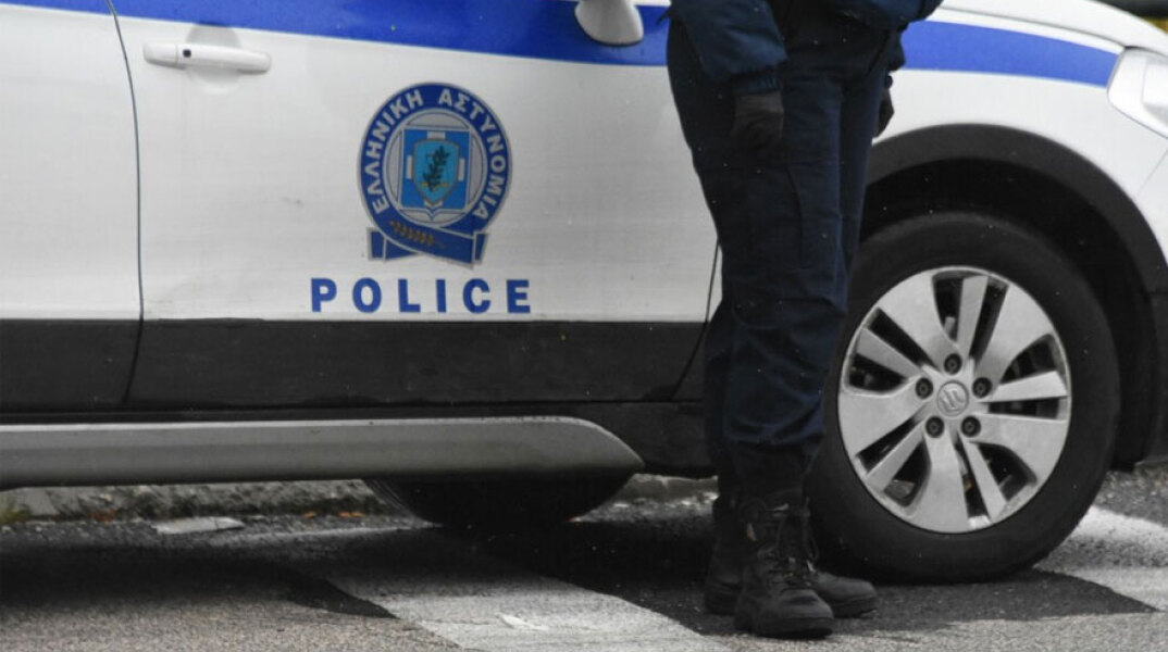 Σε σπίτι στου Ζωγράφου μάνα και κόρη ζούσαν με το πτώμα του πατέρα