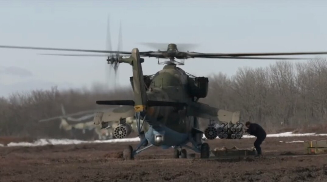 Στρατιωτικό ελικόπτερο στην Ουκρανία