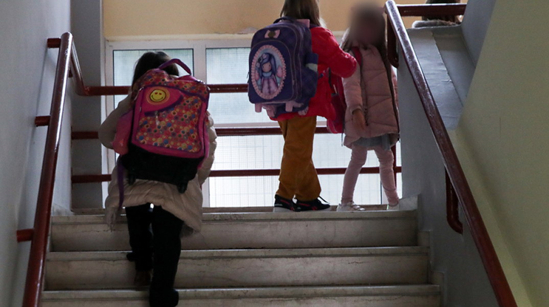 Τα κρούσματα κορωνοϊού στα παιδιά ανακοίνωσε ο ΕΟΔΥ