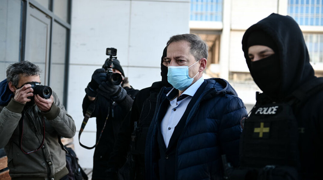 Ο Δημήτρης Λιγνάδης οδηγείται σε δίκη