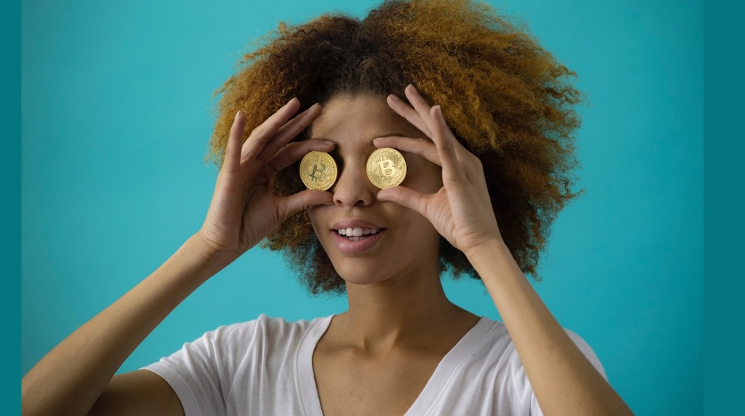 Μια κοπέλα με δυο νομίσματα στα μάτια. 