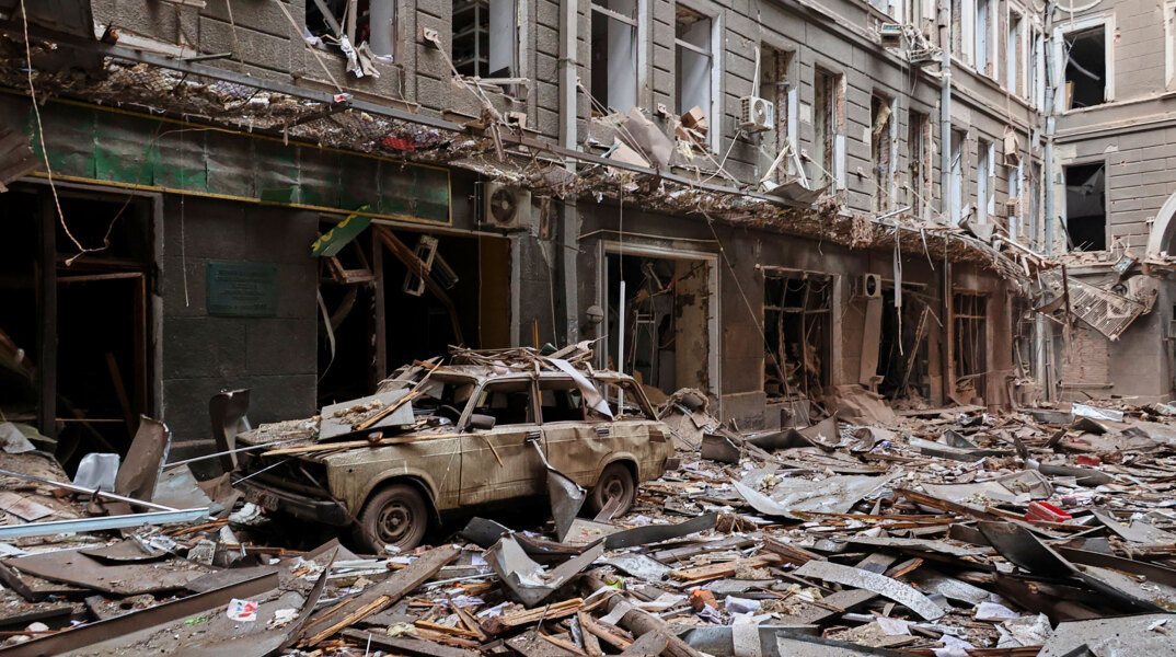 Καταστροφές στην Ουκρανία μετά τον ρωσικό βομβαρδισμό στο Χάρκοβο