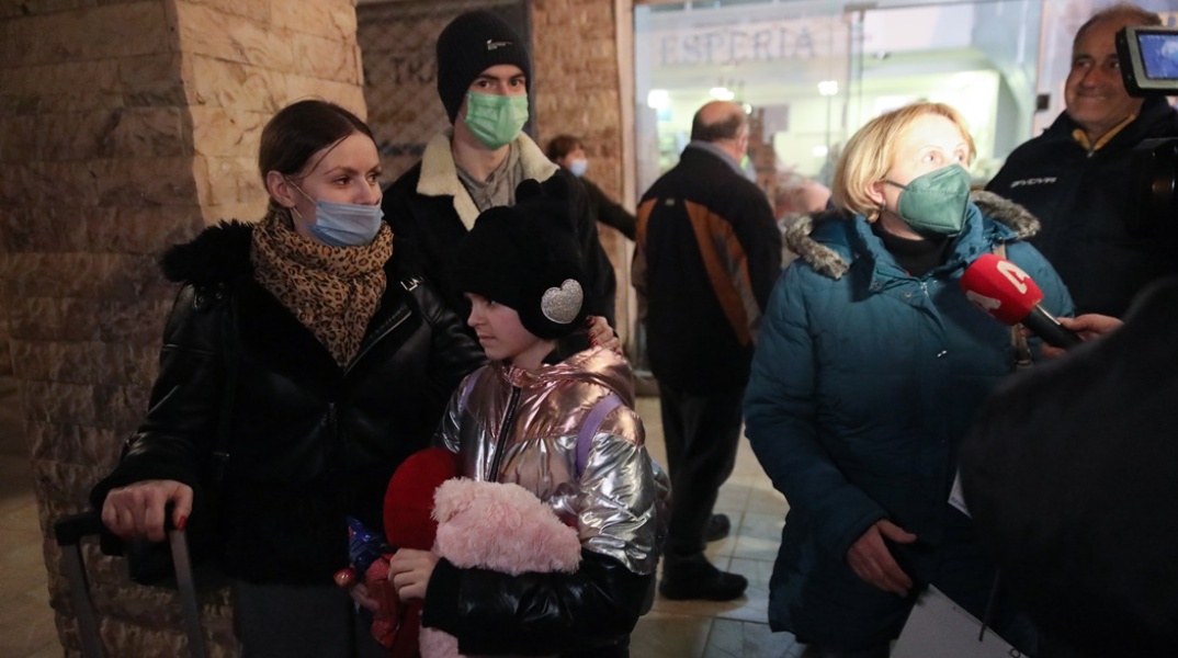 Ουκρανοί πρόσφυγες φτάνουν στην Αθήνα
