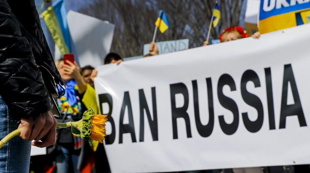 Πόλεμος στην Ουκρανία: Ένα – ένα τα μεγάλα διεθνή δίκτυα διακόπτουν τις μεταδόσεις τους στη Ρωσία. Στη λίστα CNN, καναδικό CBS, BBC και Bloomberg. 