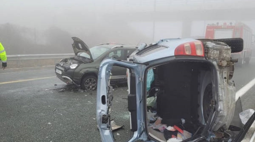 Καραμπόλα στην Εγνατία Οδό - Ζημιές σε οχήματα που έχουν πέσει με το πλάι