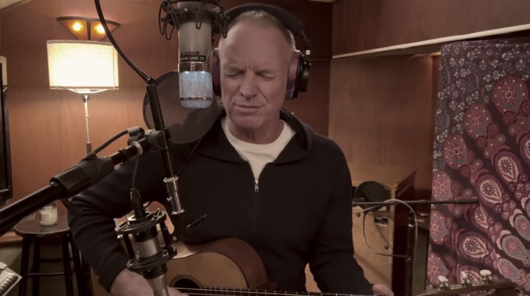 Ο Sting στο στούντιο ερμηνεύει το «Russians» για την Ουκρανία, ένα τραγούδι του 1985