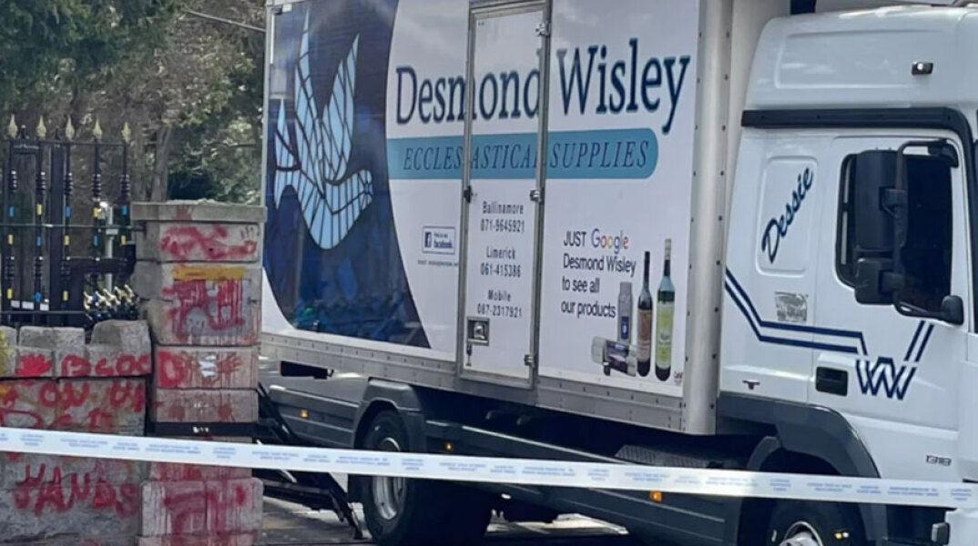 Το φορτηγό στο Δουβλίνο που «καρφώθηκε» στη ρωσική πρεσβεία