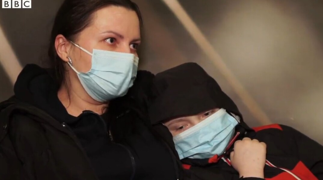 Παιδία με καρκίνο μαζί με τους γονείς του μεταφέρονται για θεραπεία από την Ουκρανία, στην Πολωνία
