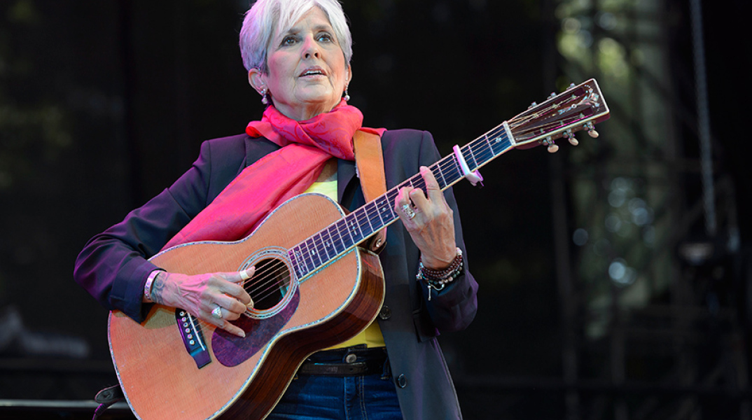 Η Τζόαν Μπαέζ