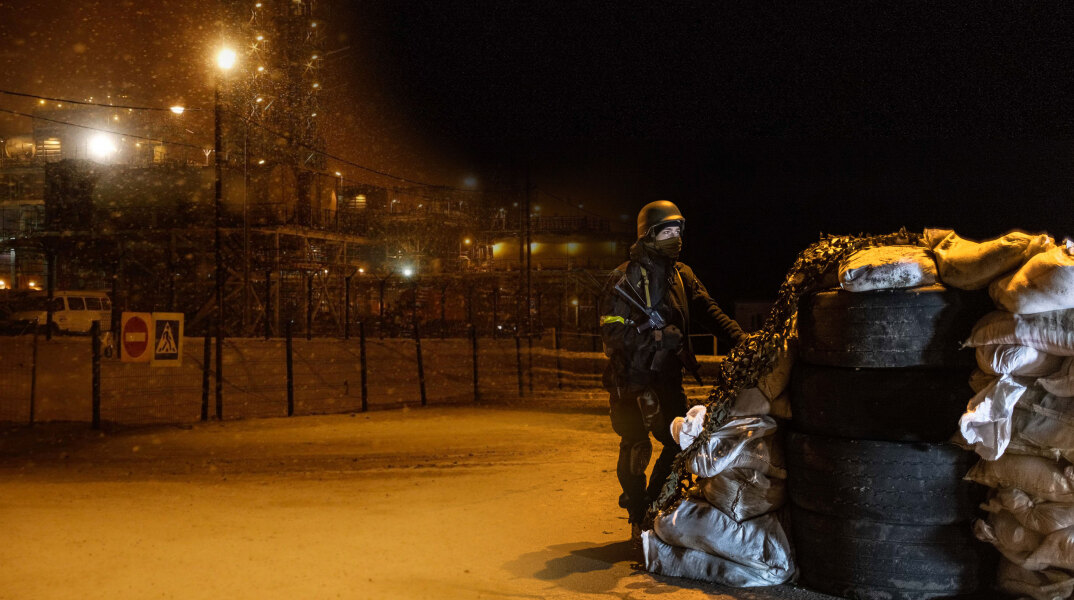 Στο Κίεβο ετοιμάζονται για τη μεγάλη ρωσική επίθεση - Οι ΗΠΑ ανακοίνωσαν εμπάργκο στο ρωσικό πετρέλαιο
