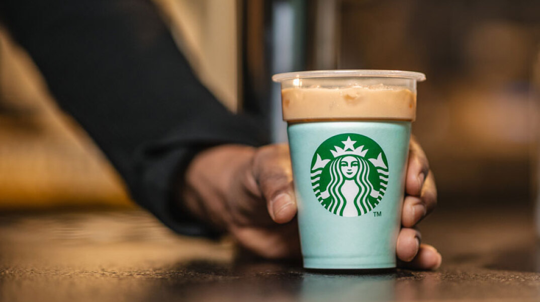 Η αλυσίδα καφέ Starbucks φεύγει (προσωρινά) από τη Ρωσία