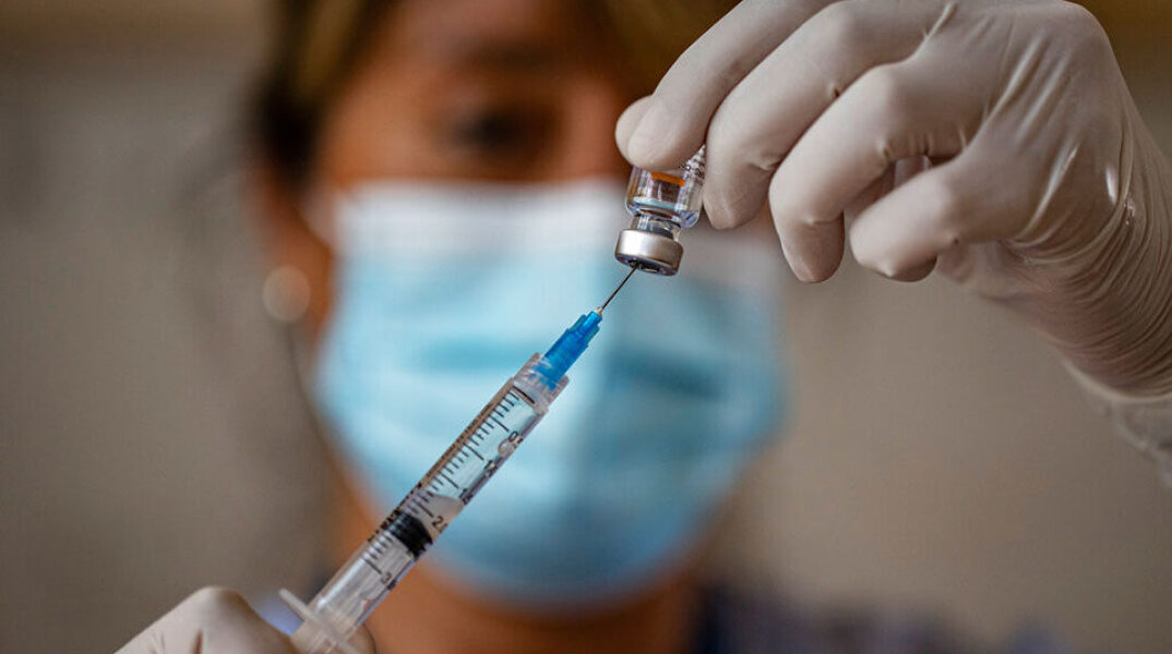Κορωνοϊός: Η Αυστρία «παγώνει» την υποχρεωτικότητα εμβολιασμού