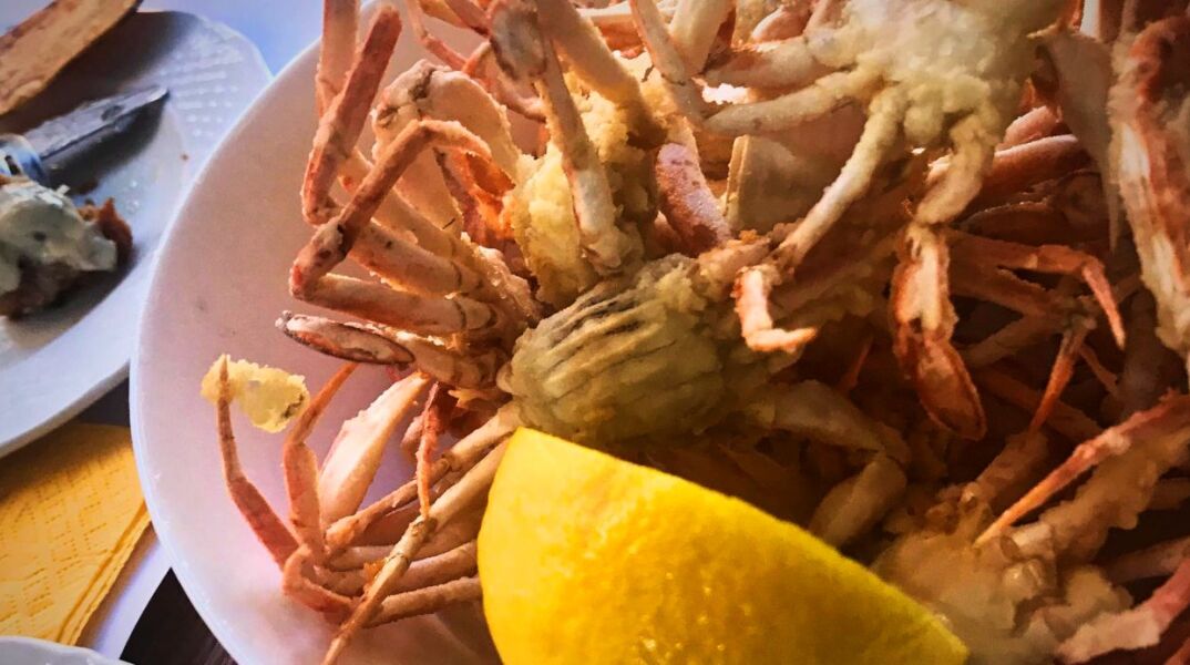 Τηγανητό καβουράκι στο Monkfish