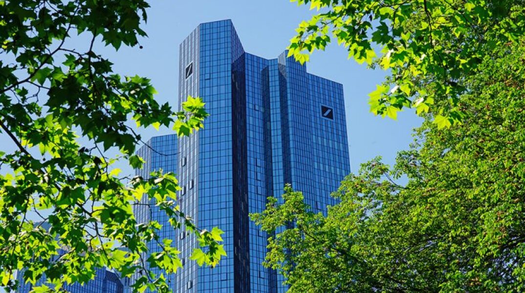 Deutsche Bank: Δεν είναι πρακτικό να αποχωρήσουμε από τη Ρωσία – Προτεραιότητα στα συμφέροντα των πελατών