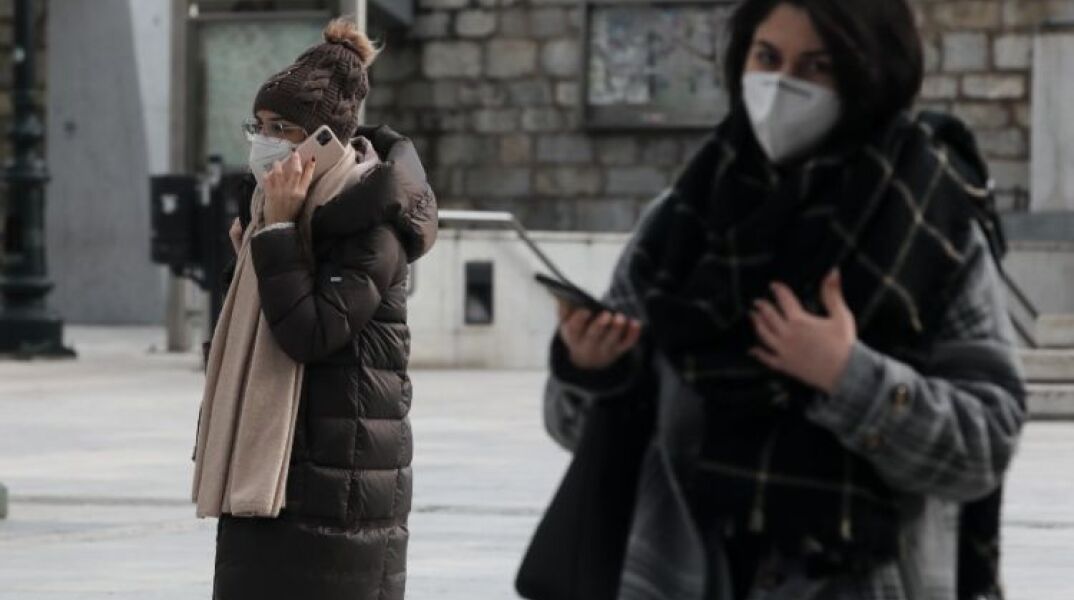 Κρύο - Πολίτες στο κέντρο της Αθήνας 