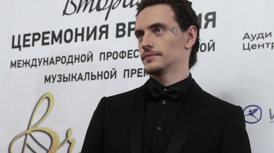 Ιταλία: O Ουκρανός χορευτής Σεργκέι Πολούνιν, που είχε κάνει τατουάζ με το πρόσωπο του Πούτιν στο στήθος, δεν θα χορέψει στο Μιλάνο	