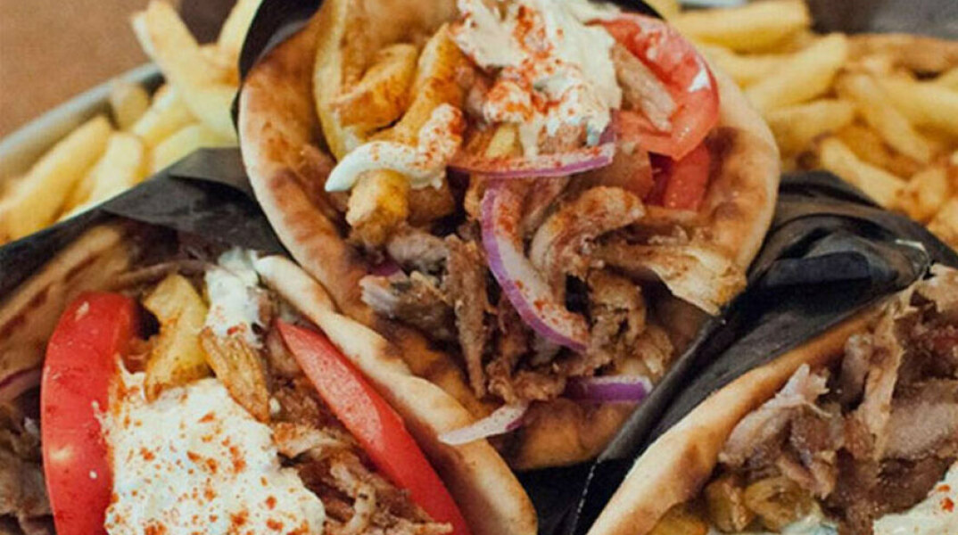 Το σουβλάκι ακριβαίνει συνεχώς, με την τιμή του να προσεγγίζει τα 4 ευρώ