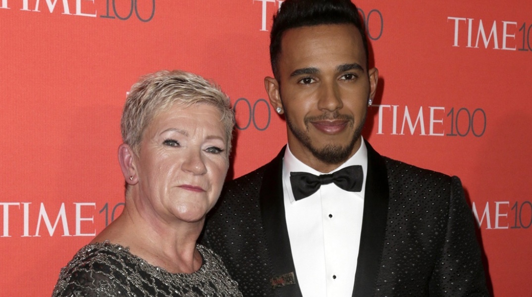 Ο Lewis Hamilton μαζί με τη μητέρα του, Carmen Larbalestier