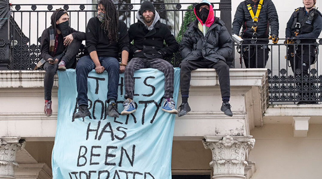 Λονδίνο: Κατάληψη σε βίλα του Ρώσου Όλεγκ Ντεριπάσκα από φιλο-ουκρανούς