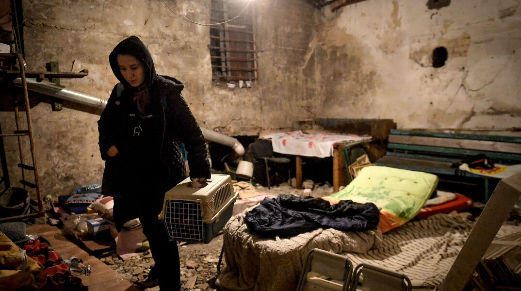 Για μια ακόμη νύχτα οι άμαχοι σε καταφύγια στο Κίεβο