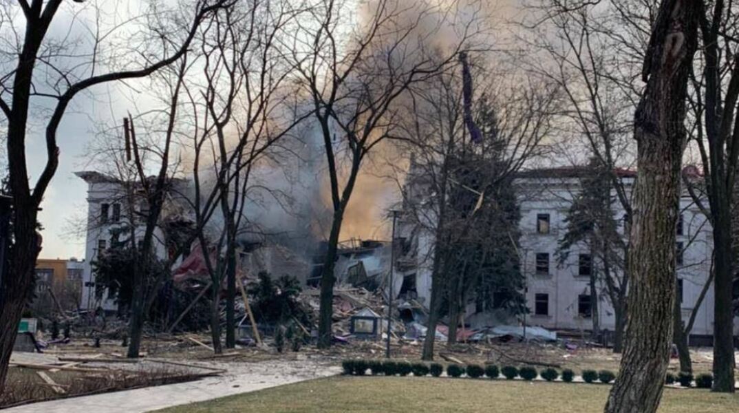 Το Δραματικό Θέατρο που βομβαρδίστηκε στη Μαριούπολη