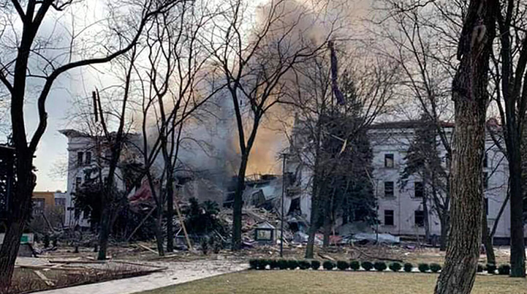 Το Θέατρο που βομβαρδίστηκε στη Μαριούπολη
