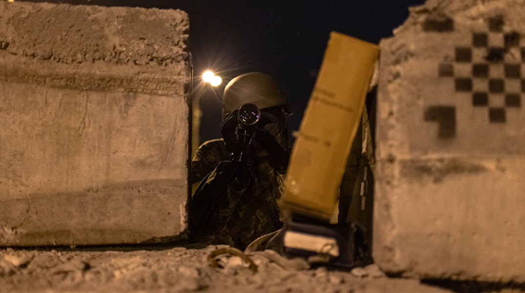 Ουκρανός ελεύθερος σκοπευτής στο Κίεβο