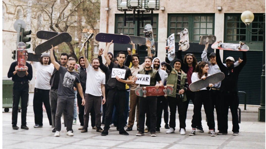 Μερικά από τα μέλη της αθηναϊκής skateboard κοινότητας.