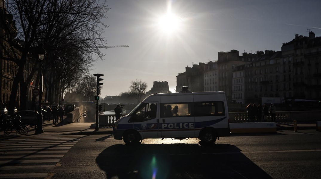 Αστυνομικό van στο Παρίσι