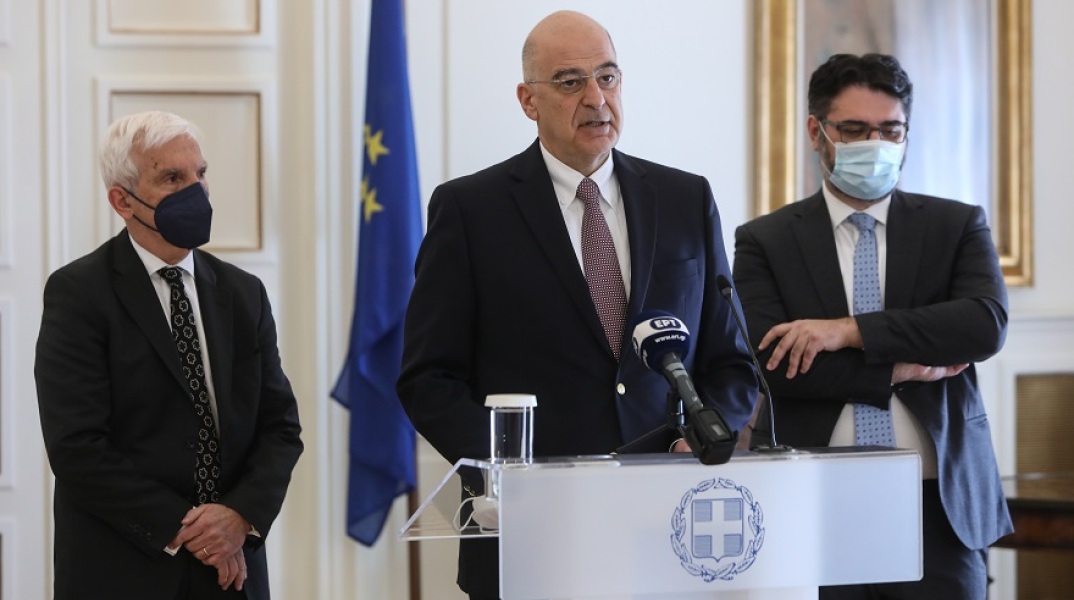 Συνάντηση του υπουργού Εξωτερικών Νίκου Δένδια με τον Γενικό Πρόξενο στη Μαριούπολη, Μανώλη Ανδρουλάκη