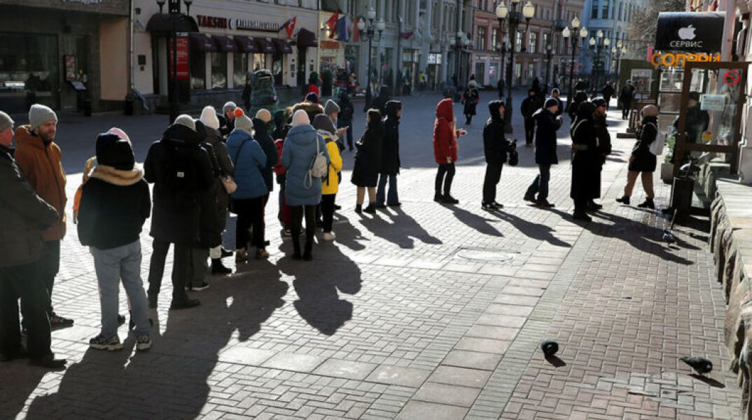 Πώς η Δύση «στραγγάλισε» τη Ρωσία