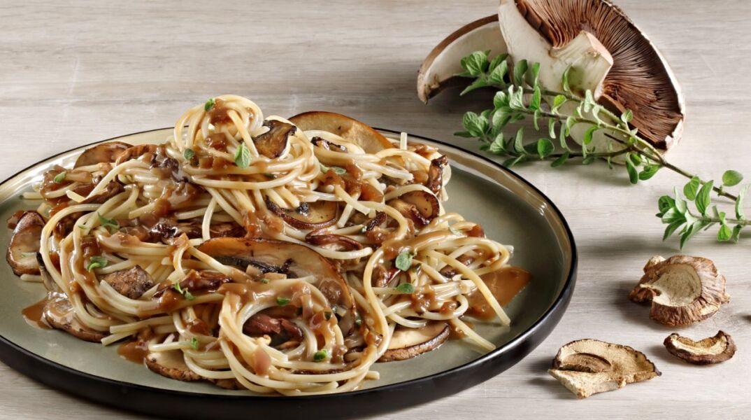 Κι όμως αυτή η πληθωρική μακαρονάδα είναι νηστίσιμη!