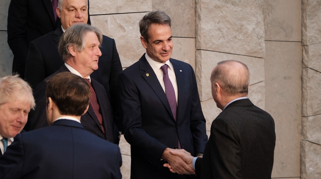 Ο ΠΡΩΘΥΠΟΥΡΓΟΣ ΚΥΡ. ΜΗΤΣΟΤΑΚΗΣ ΣΤΗΝ ΣΥΝΟΔΟ ΚΟΡΥΦΗΣ ΤΟΥ ΝΑΤΟ ΚΑΙ ΤΗΣ Ε.Ε. (ΔΗΜΗΤΡΗΣ ΠΑΠΑΜΗΤΣΟΣ/ΓΡΑΦΕΙΟ ΤΥΠΟΥ ΠΡΩΘΥΠΟΥΡΓΟΥ/EUROKINISSI)