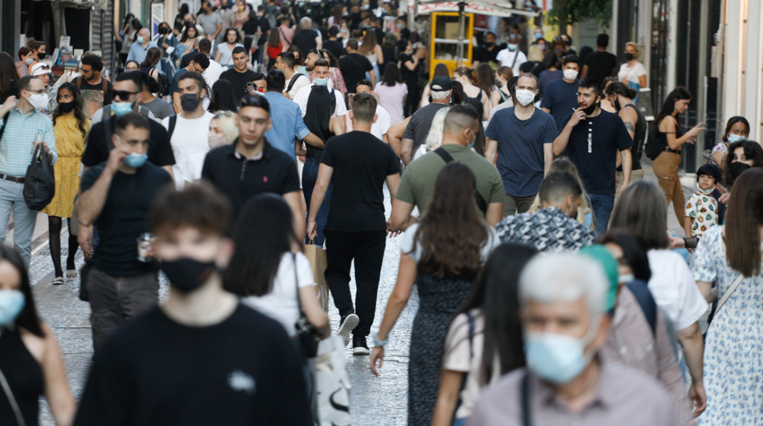 Κόσμος στην Ερμού